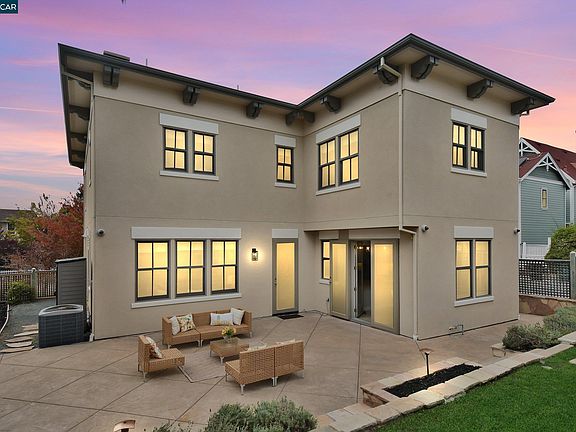 4th image of 1018 Promenade St