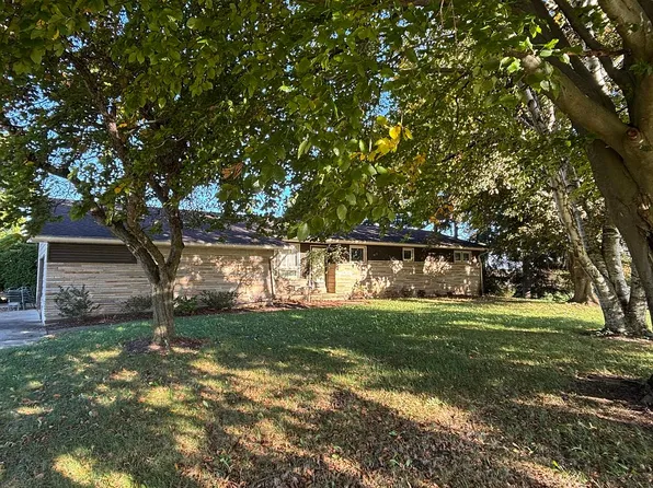 9228 Fredericksburg Rd, Fredericksburg, OH 44627