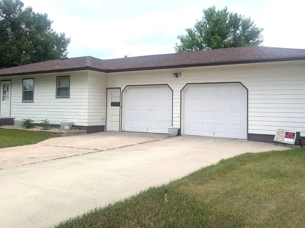 10 S Iowa Ave, Platte, SD 57369