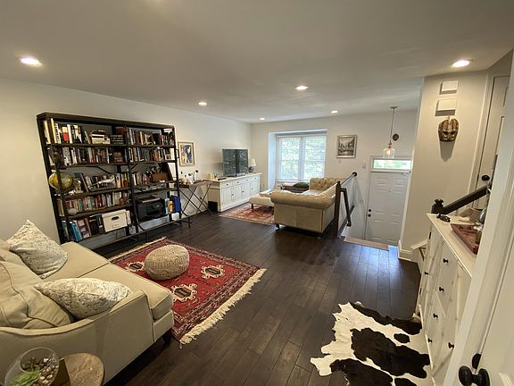 2nd image of 369 S Pickett St