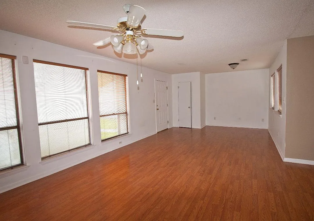 2 bed, 1245 sqft, $1,600 — Photo 2