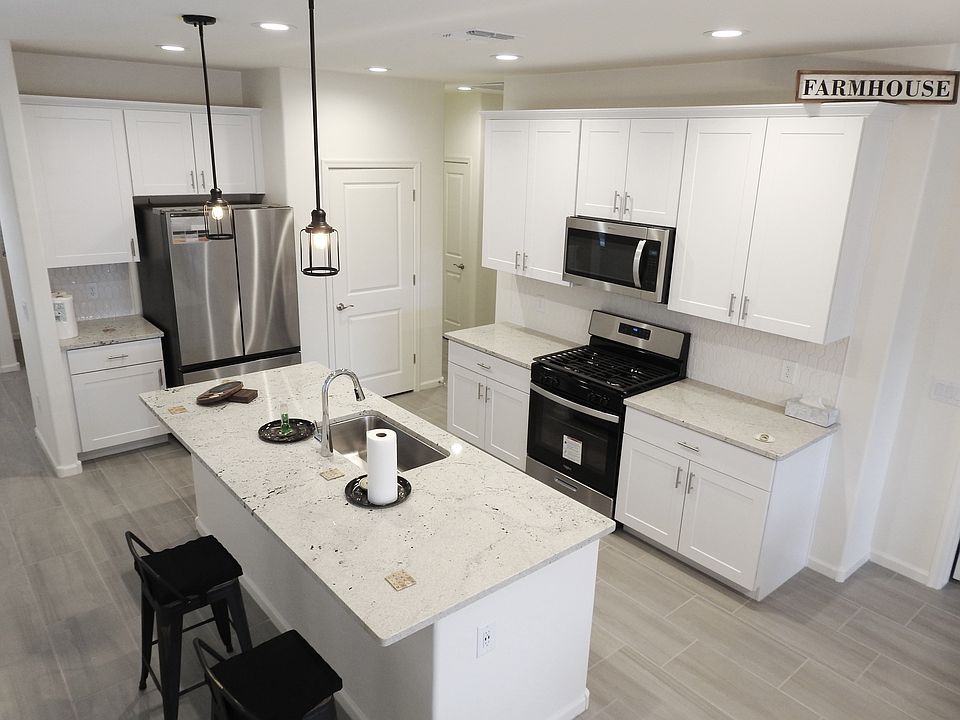 Beautiful Natural Granite Island Kitchen