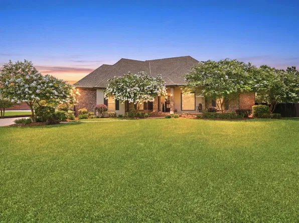 187 Regal Row, Houma, LA 70360