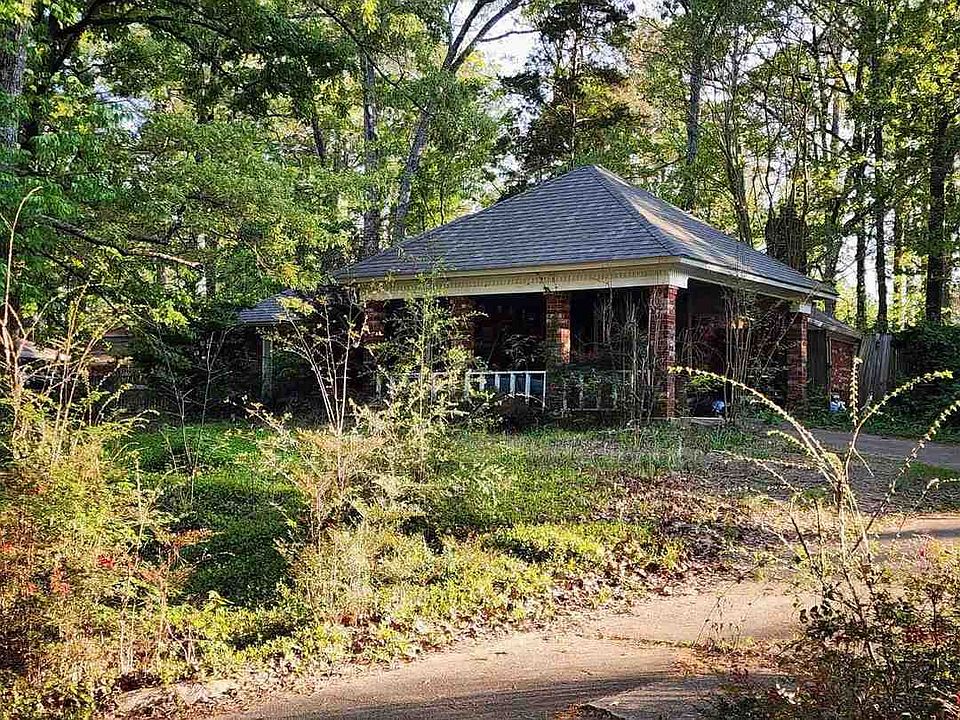 2nd image of 157 Dogwood Cir