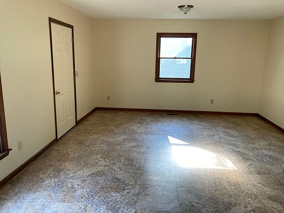 3rd image of 1305 Cloverdale St