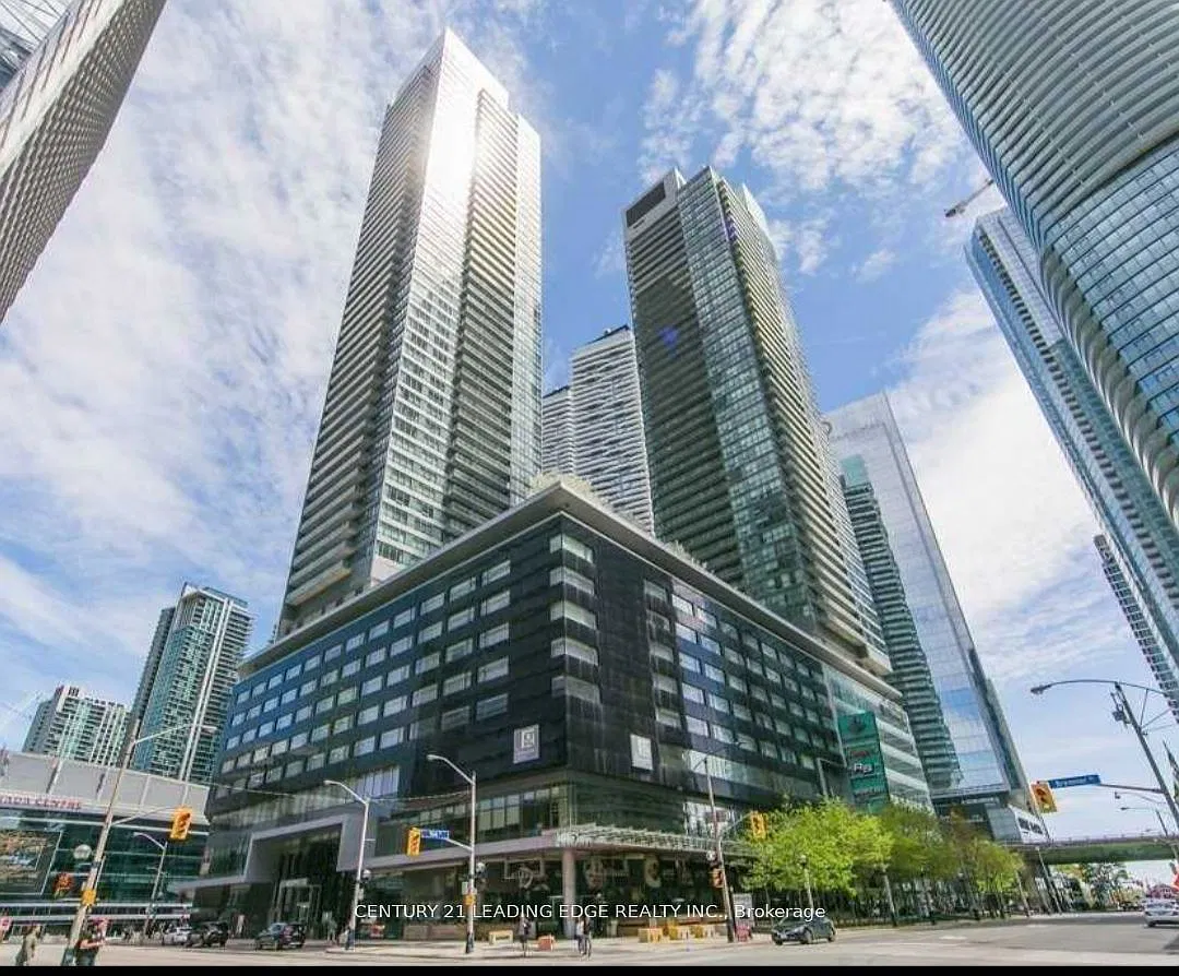 Maple Leaf Square — Photo 1