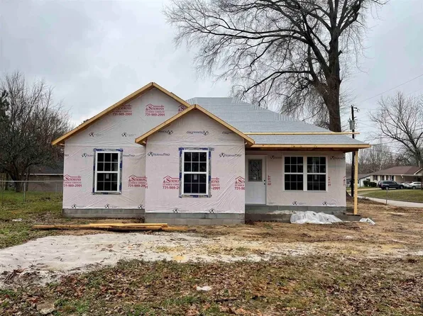 365 E 4th St, Henderson, TN 38340