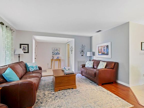 5th image of 14574 Beechdale Ct