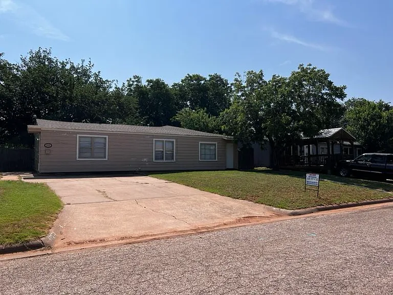233 Westridge Dr — Photo 1