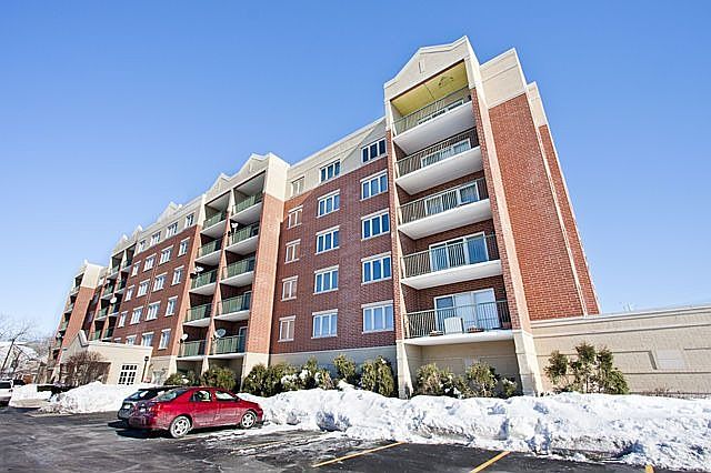 1st image of 7450 N Lincoln Ave #309