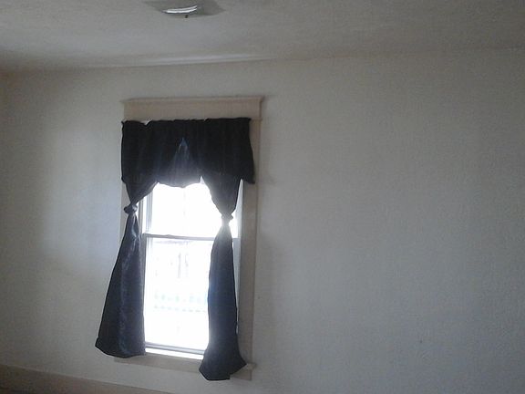 3rd image of 1331 E 7th St APT 2
