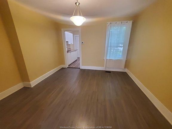 5th image of 1434 Wyandotte St W