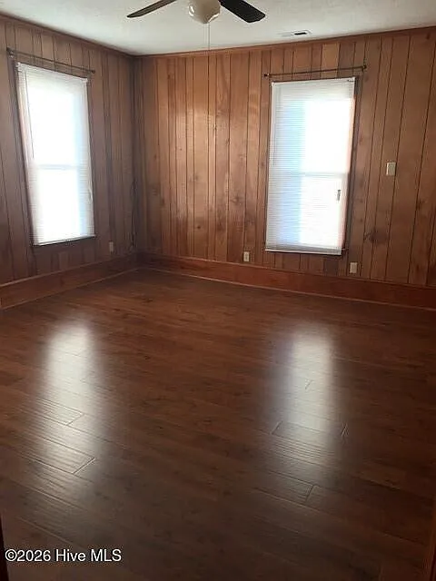 2 bed, 1.0 bath, $900 — Photo 2