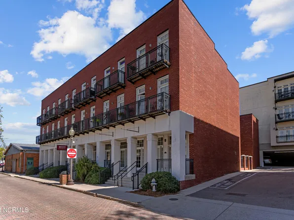 215 S Water Street Apt 301, Wilmington, NC 28401