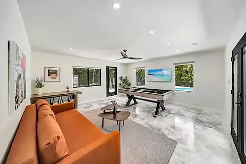 4 bed, 2.5 bath, 2000 sqft, $14,000 — Photo 3
