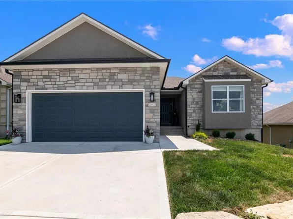 902 Ingleside Dr, Pleasant Hill, MO 64080