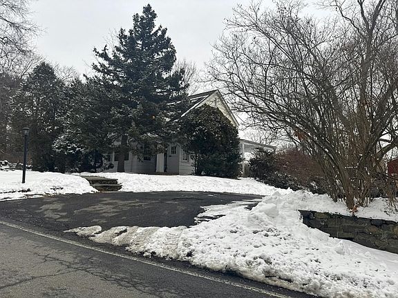 2nd image of 105 Chappaqua Rd
