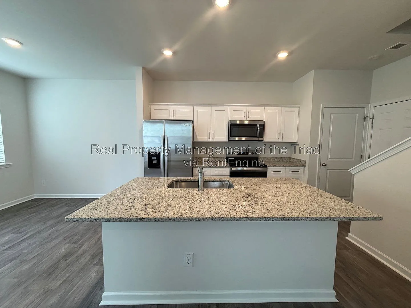 4 bed, 2.5 bath, 1658 sqft, $2,045 — Photo 3