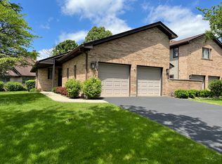 1702 Pebble Beach Dr, Hoffman Estates, IL 60169