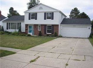 81 Old Spring Ln, Williamsville, NY 14221