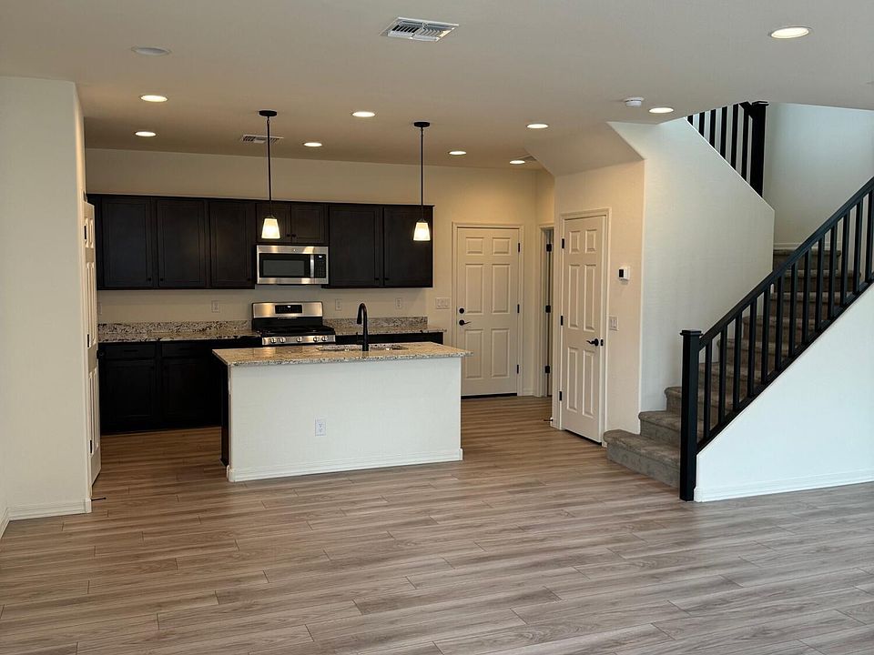 2nd image of 1266 W Sparrow Drive