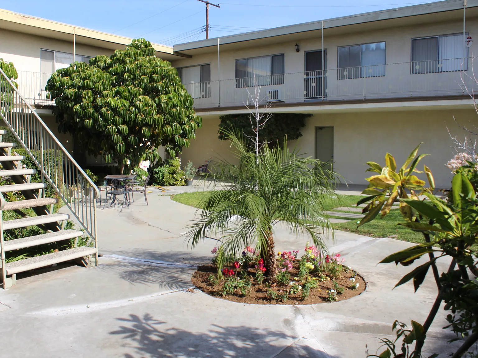 2 bed, 1.5 bath, 900 sqft, $1,995 — Photo 2
