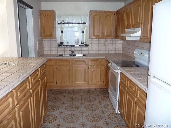 3rd image of 1015 NW 32nd Ct