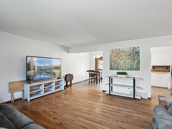 5th image of 4954 Zealand Ave N