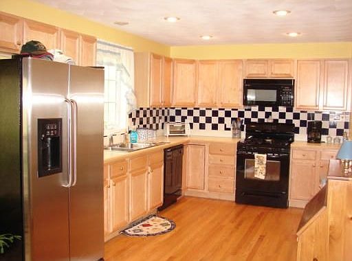 2nd image of 18 Olde Taverne Ln
