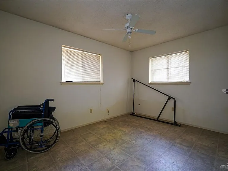2803 Minnie Ave — Photo 20