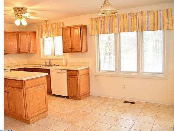 4th image of 185 Fairhill Dr