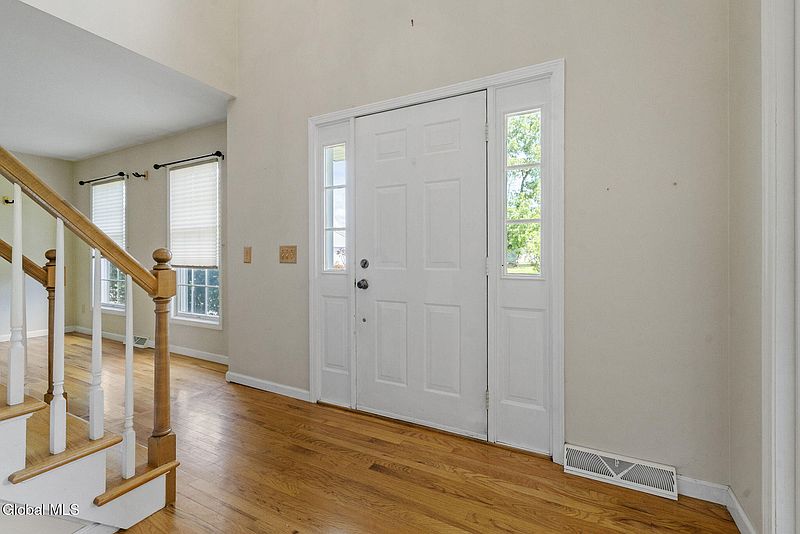 3rd image of 11 Schuyler Road