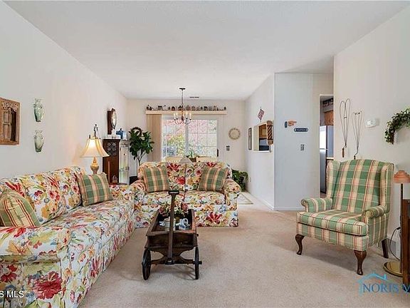 5th image of 26 Olde Orchard Dr