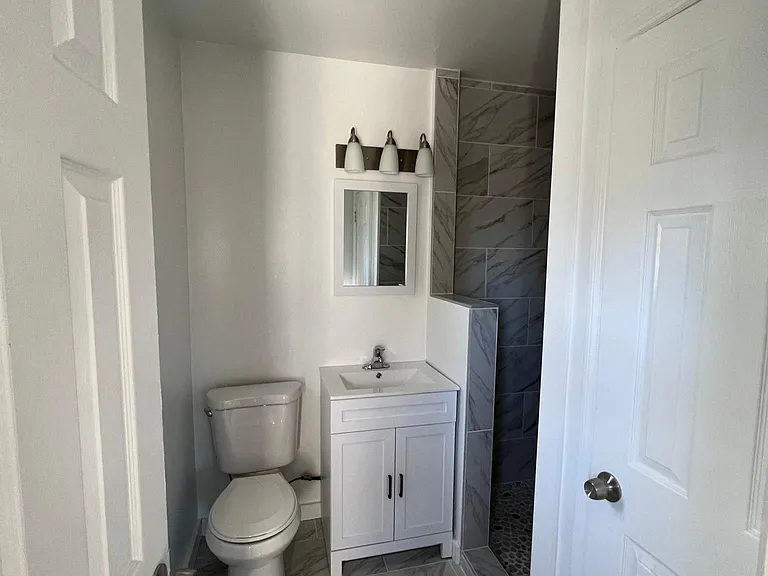 1092 NW Ashley St — Photo 11