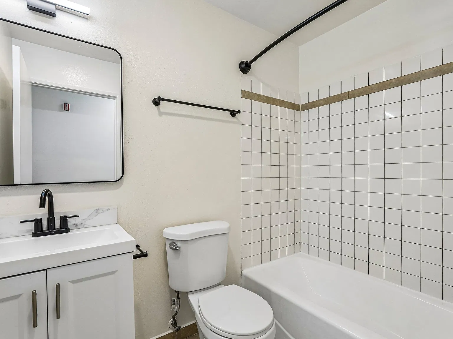 2 bed, 900 sqft, $2,525 — Photo 4