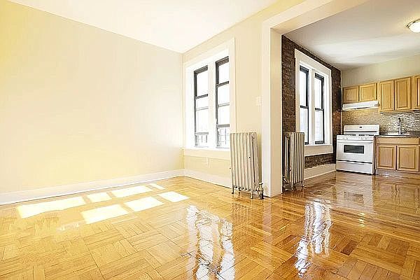 1st image of 552 Parkside Ave #3
