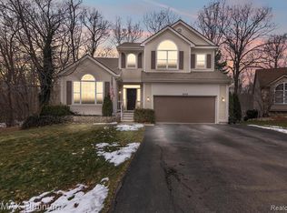 2705 Ravineside Ln S, Howell, MI 48843