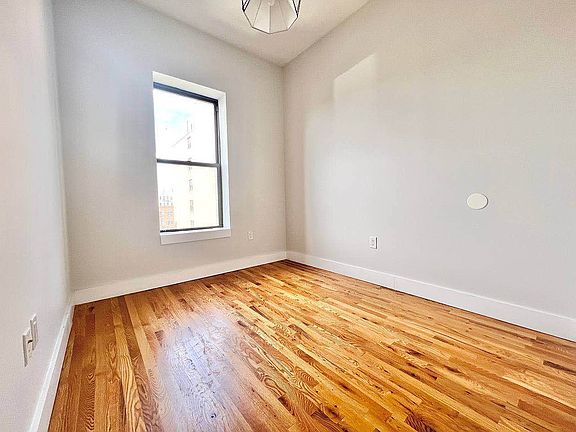 2nd image of 1671 Lincoln Pl #4D