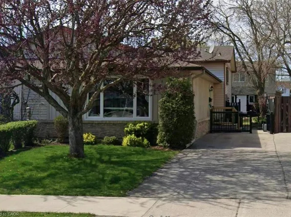 2223 Manchester Dr, Burlington, ON L7P 3W3