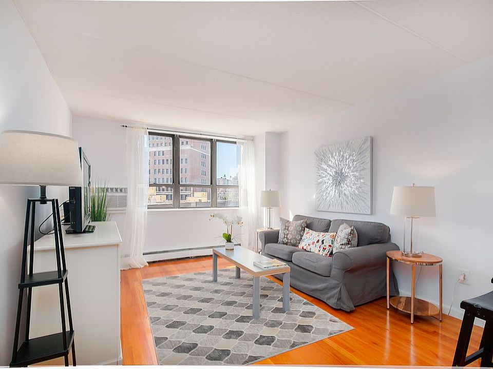 1st image of 300 W 110th St APT 8G
