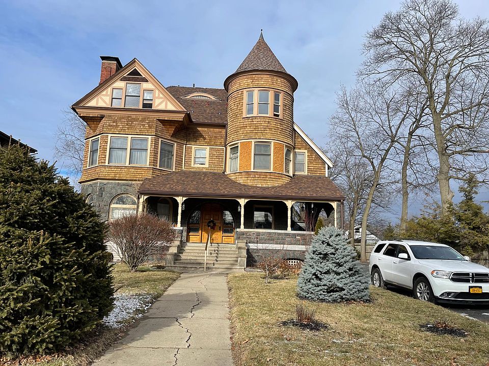 1st image of 162 Warren St #8