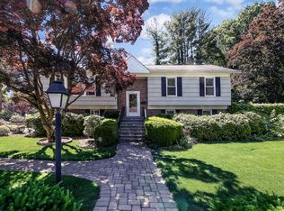 19 Edgemont Cir, Scarsdale, NY
