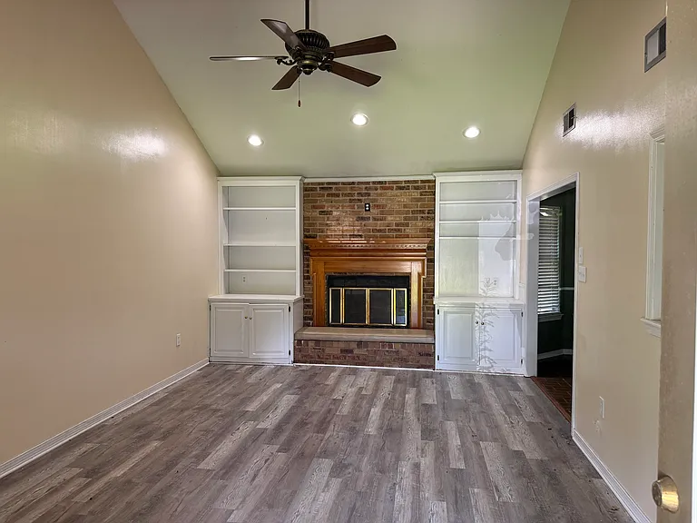 517 Hartley Rd — Photo 2