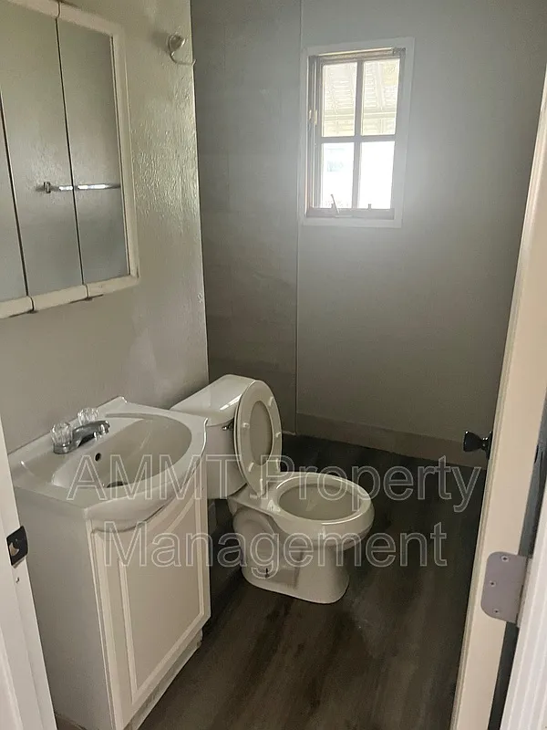 2 bed, 1.0 bath, 672 sqft, $1,050 — Photo 3