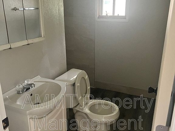 3rd image of 1347 22nd Ave SW