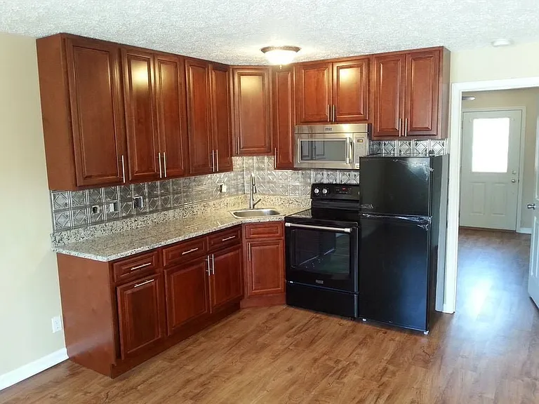 27 Rolling Pines Dr #27 — Photo 1