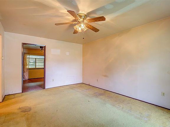 3rd image of 3929 Providence Dr