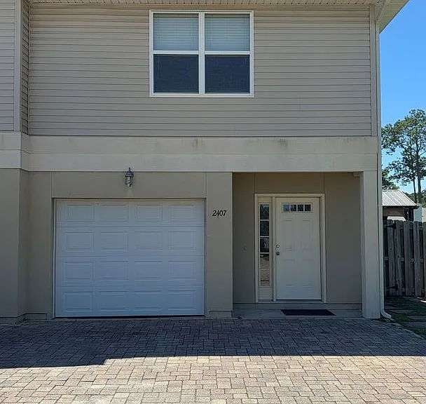 2407 Astrid Ln — Photo 1