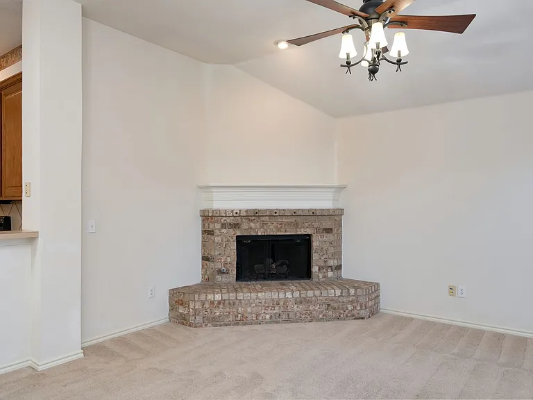 1621 Oak Brook Ln — Photo 10
