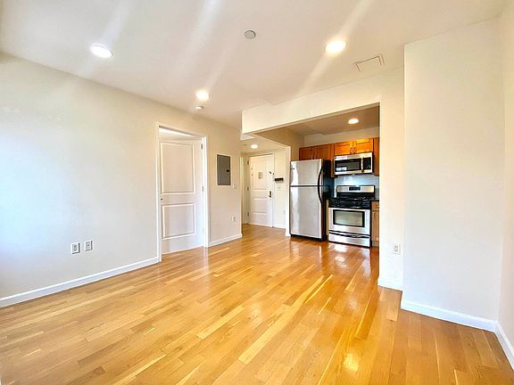 3rd image of 31-10 23rd St #4I